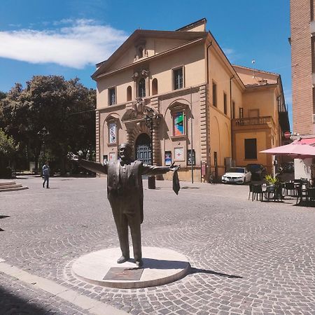 Il Nido Di Silvia A Due Passi Dal Teatro Rossini Apartment เปซาโร ภายนอก รูปภาพ